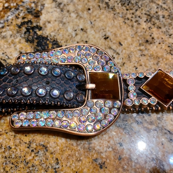 Buckle Accessories - Buckle Bling Rhinestone Rose Gold Hardware Brown Snakeprint Leather Belt NEW